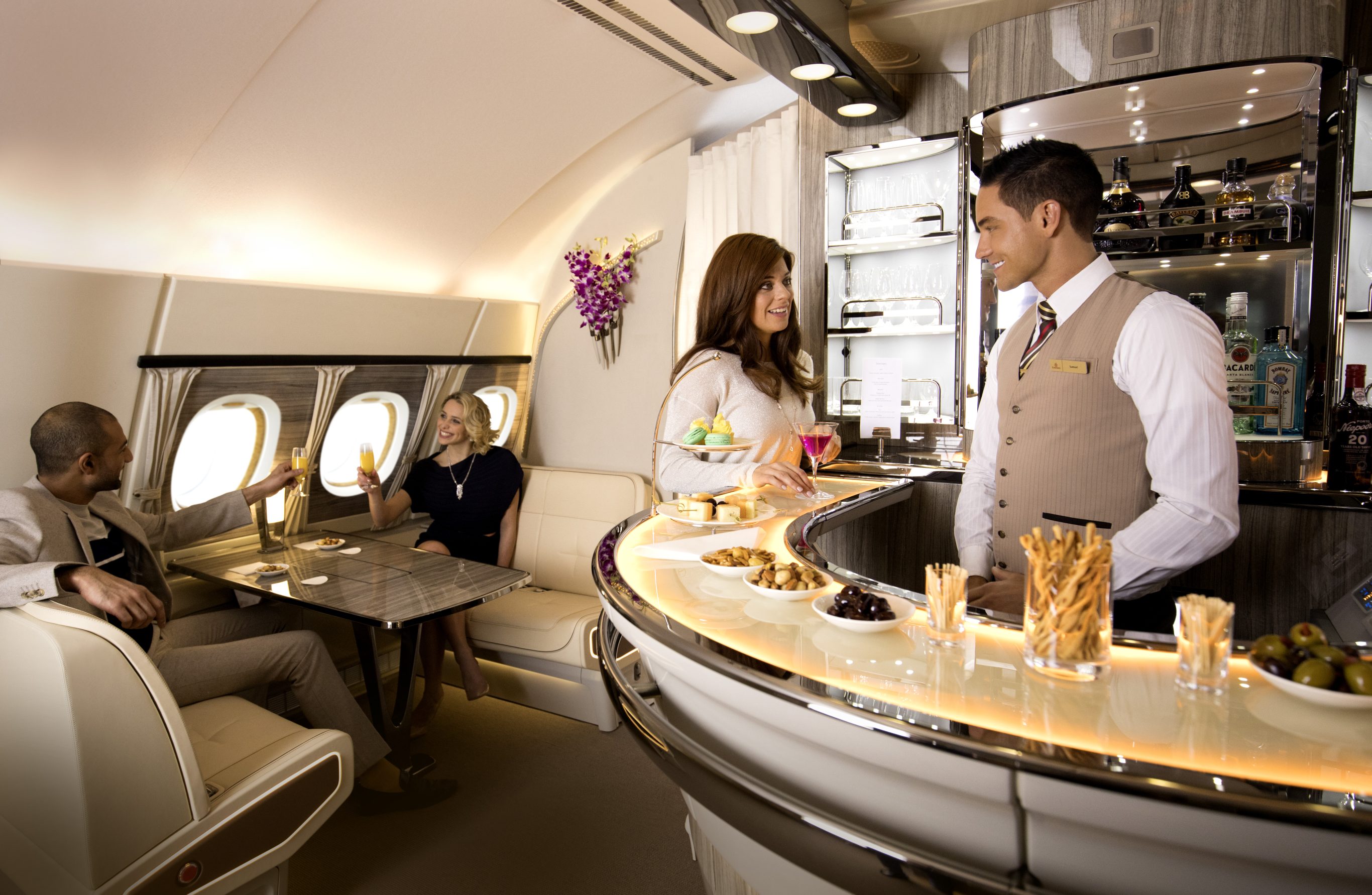 Emirates-A380-Onboard-Lounge3